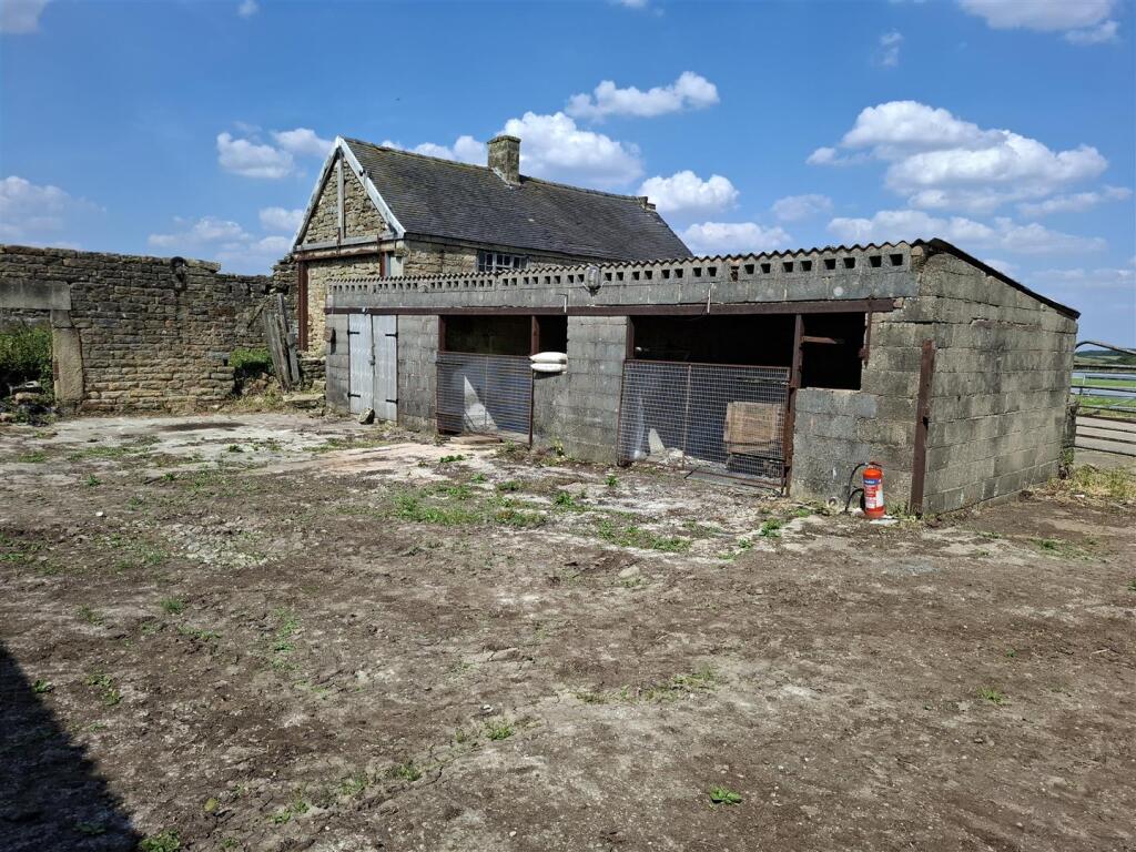 House in North East Derbyshire, Spitewinter, Ashover - More