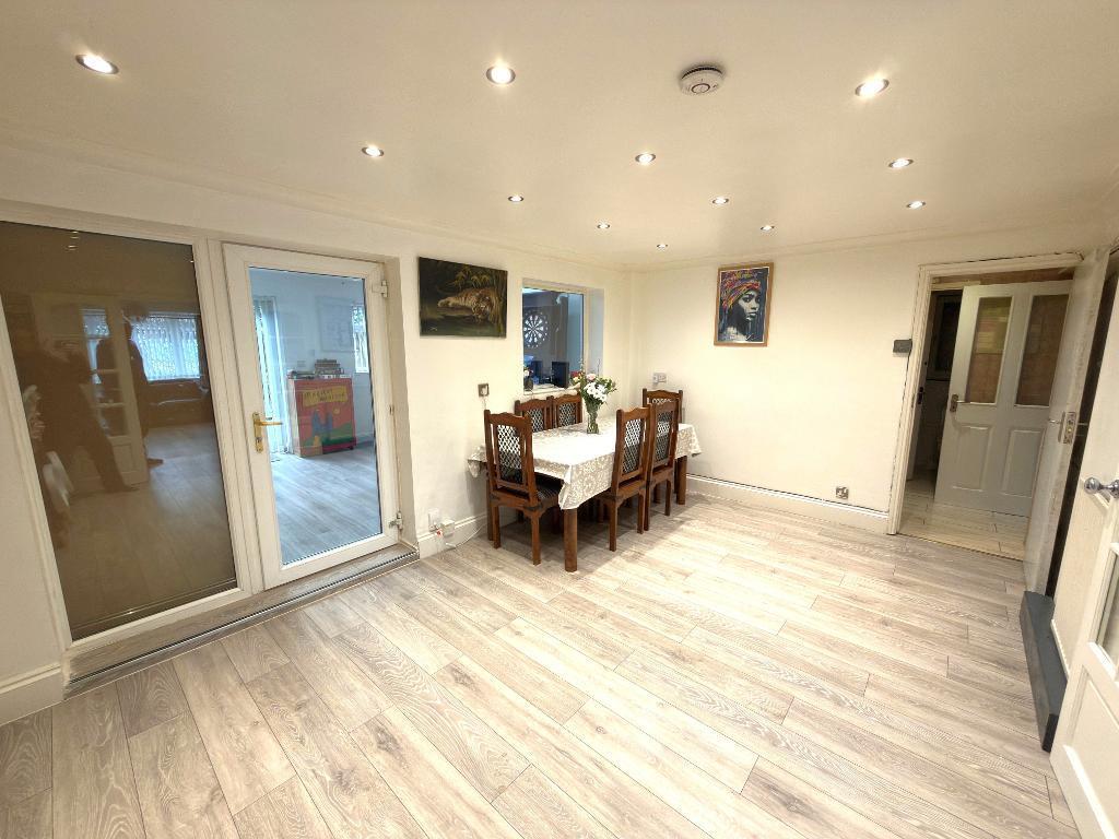 Longbrooke, Houghton Regis, Bedfordshire, LU5 5QX photo 3