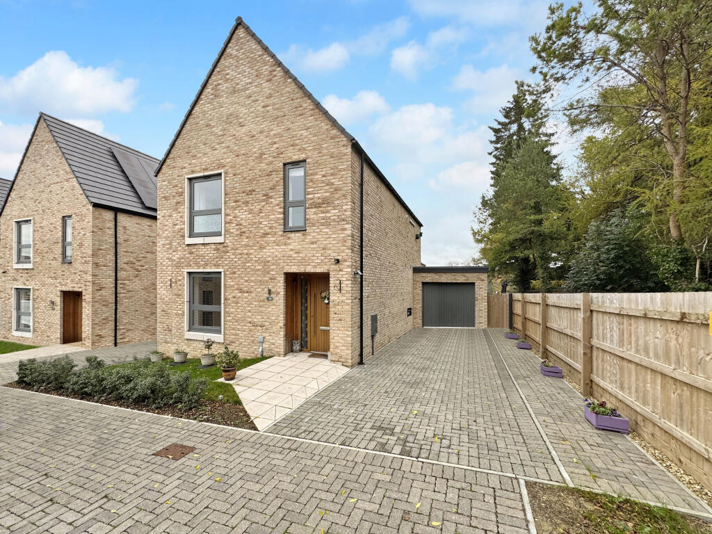 4-bed detached on Thames View, Blunsdon, Swindon, SN26, £495,000