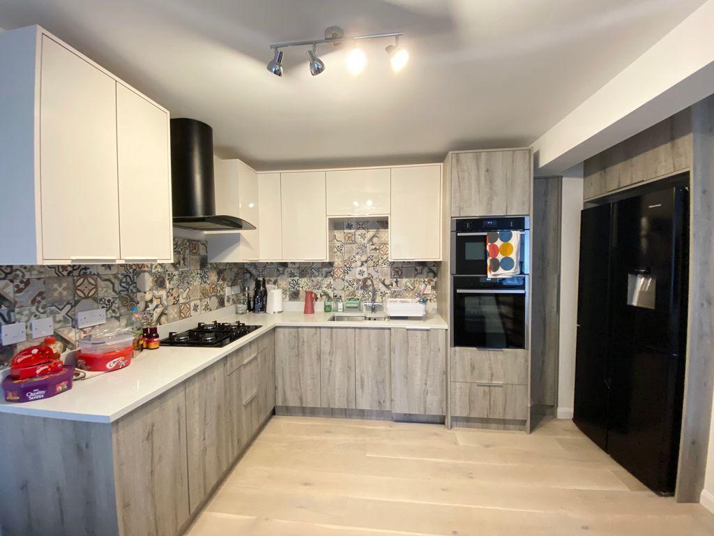 Apartment in London - View 3