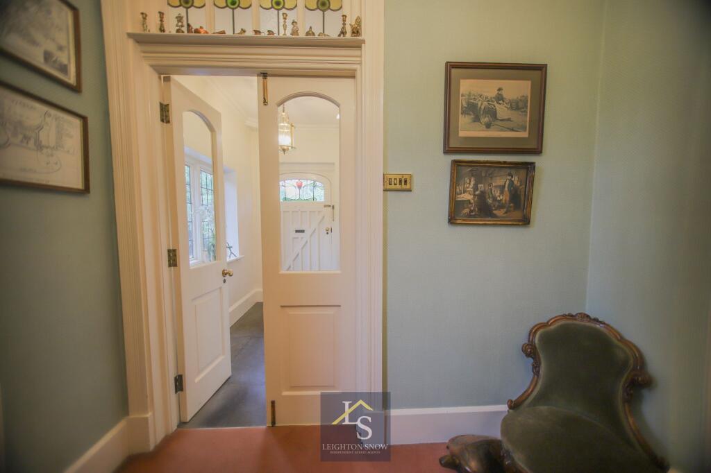 Kitts Moss Lane, Bramhall, SK7 photo 4