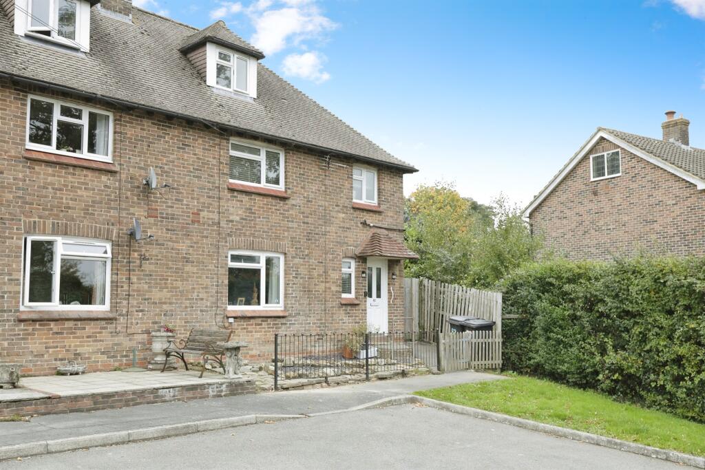 Main image of property: Southmead Close, Mayfield