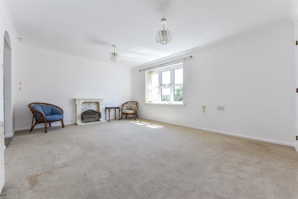 Windmill Court, East Wittering, Chichester photo 4