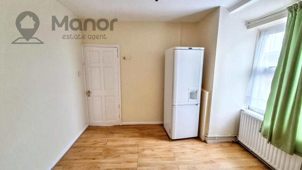 Apartment in Romford - More