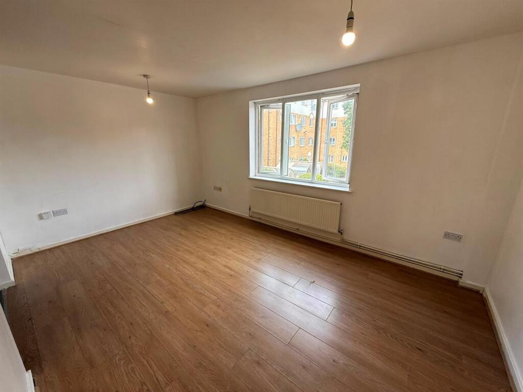 Apartment in Enfield - View 2
