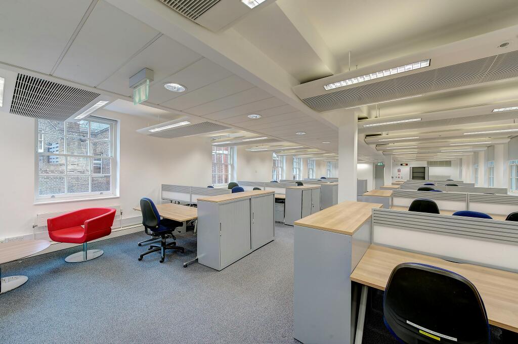 8 storeys gate 375025 office3.jpg