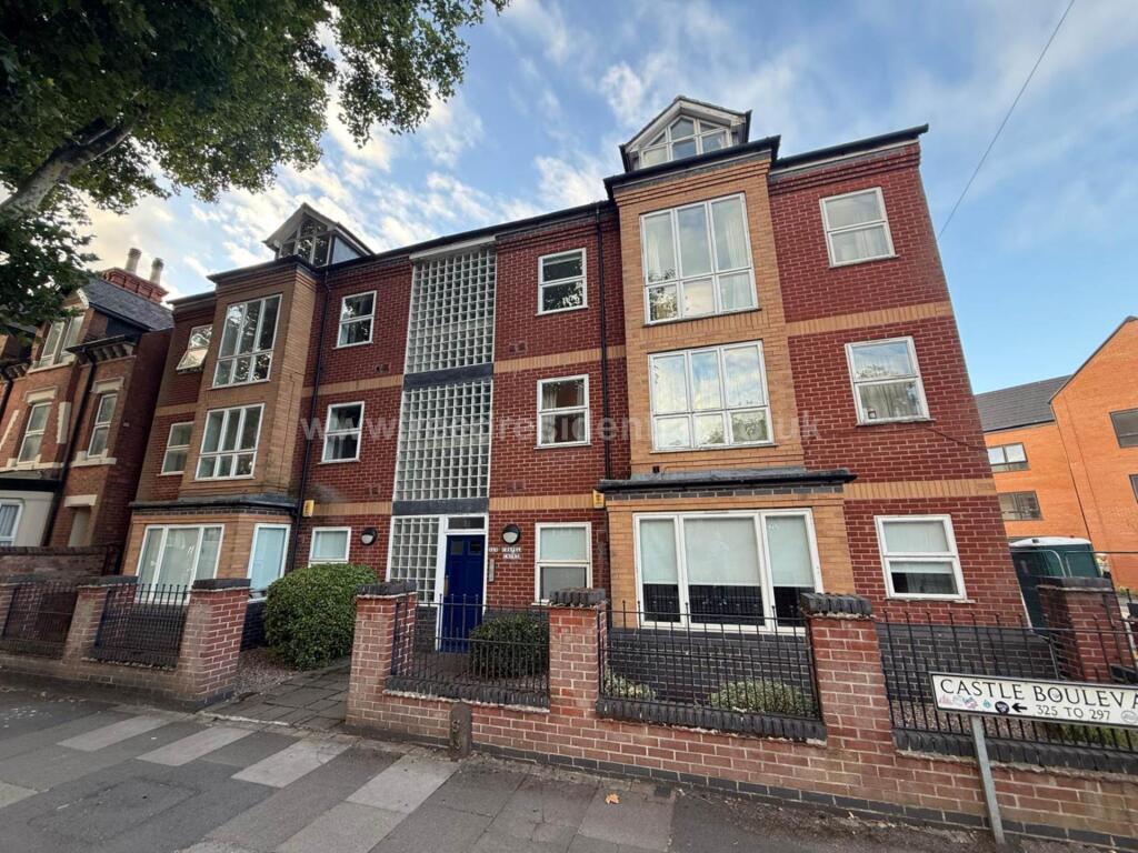 4-bed flat on 139, £270,000