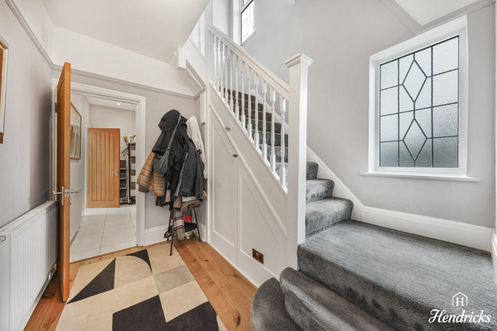 House in Southend-on-Sea - More