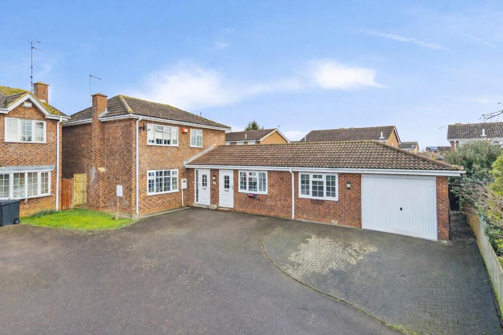 Main image of property: Rosemoor Drive, East Hunsbury - WITH SELF CONTAINED ONE BEDROOM ANNEXE