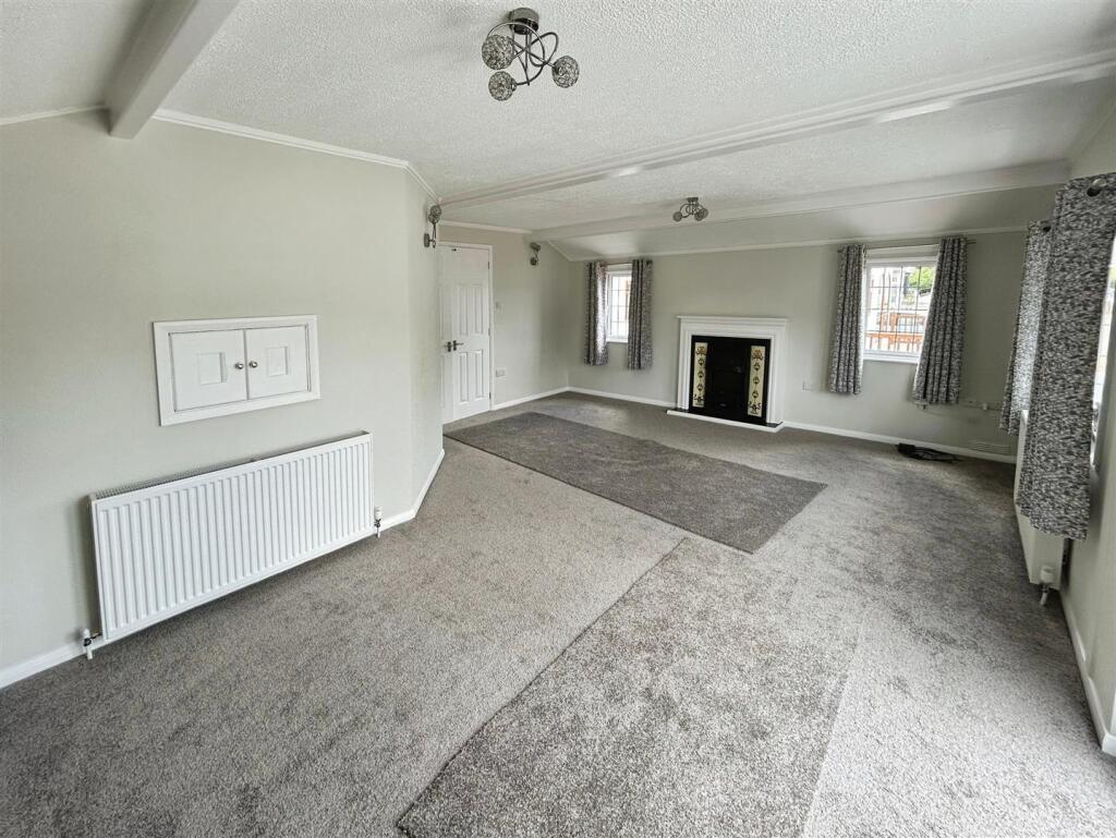 House in Worcester - View 2