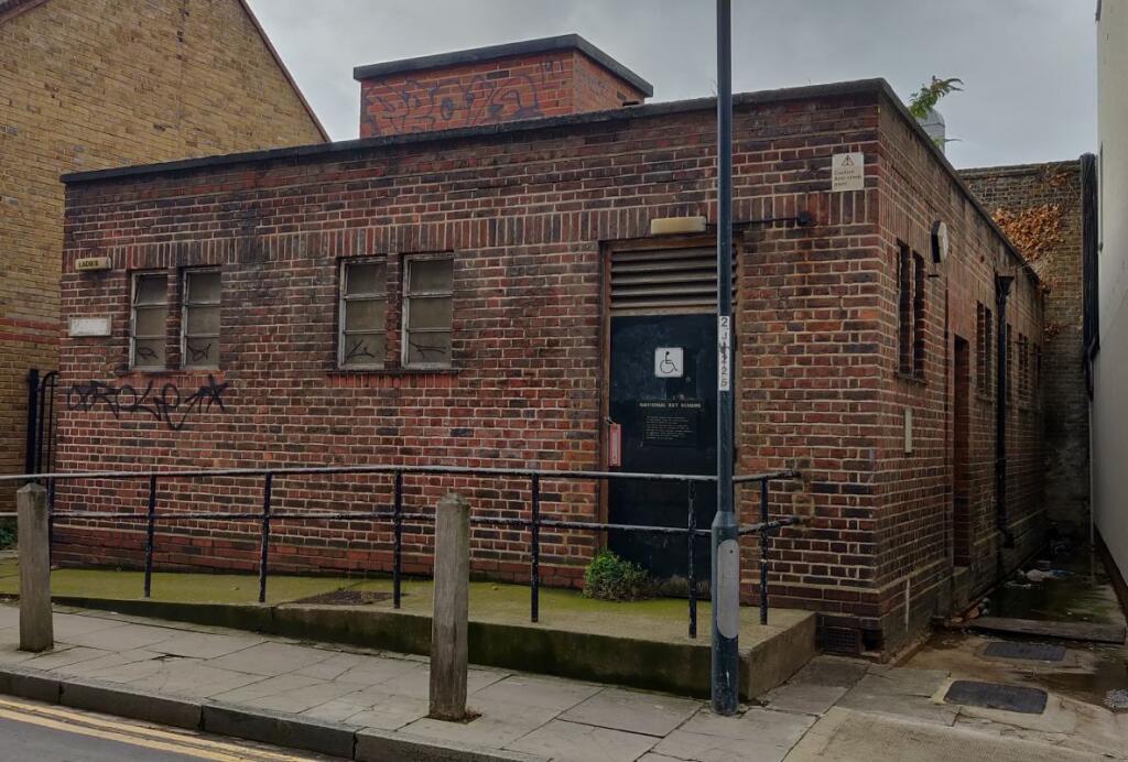 House in London, Blackheath Royal Standard, East Greenwich - View 2