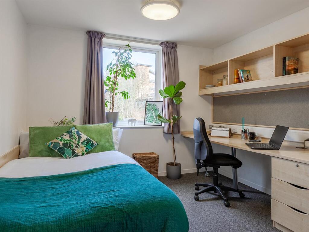 Additional image 29 of Bradford | Student | September | BD7