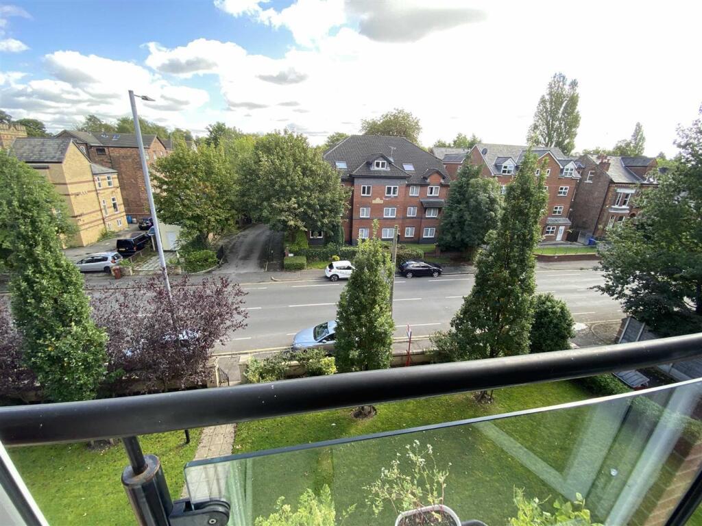 Apartment in Manchester, Whalley Range - More