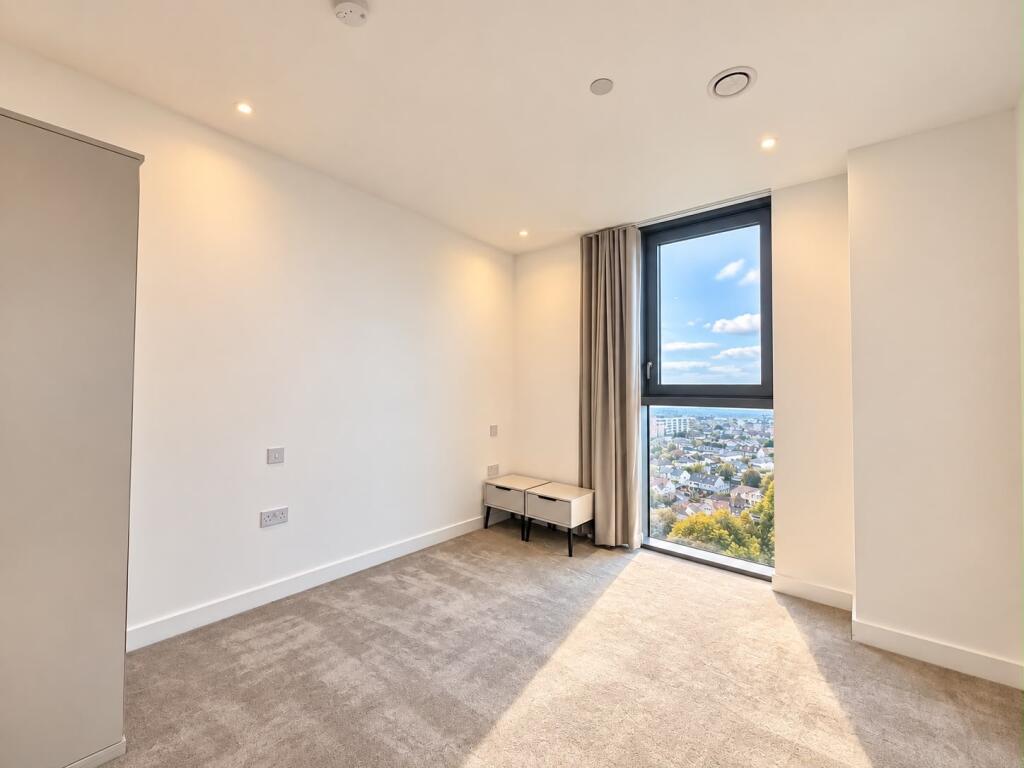 Apartment in Watford - View 5