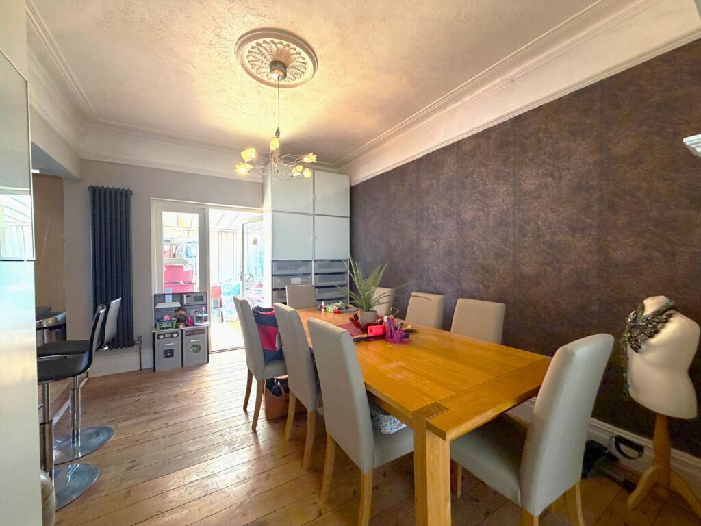 House in Dartford - More