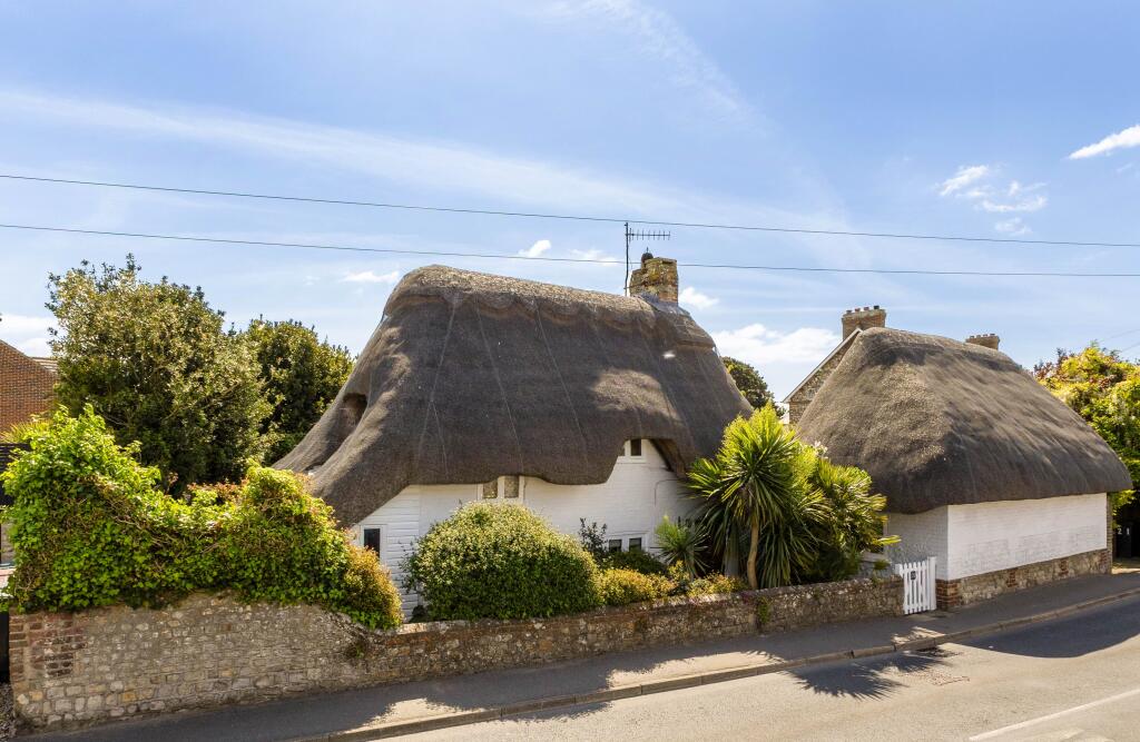 Main image of property: 21 High Street, Chichester, PO20