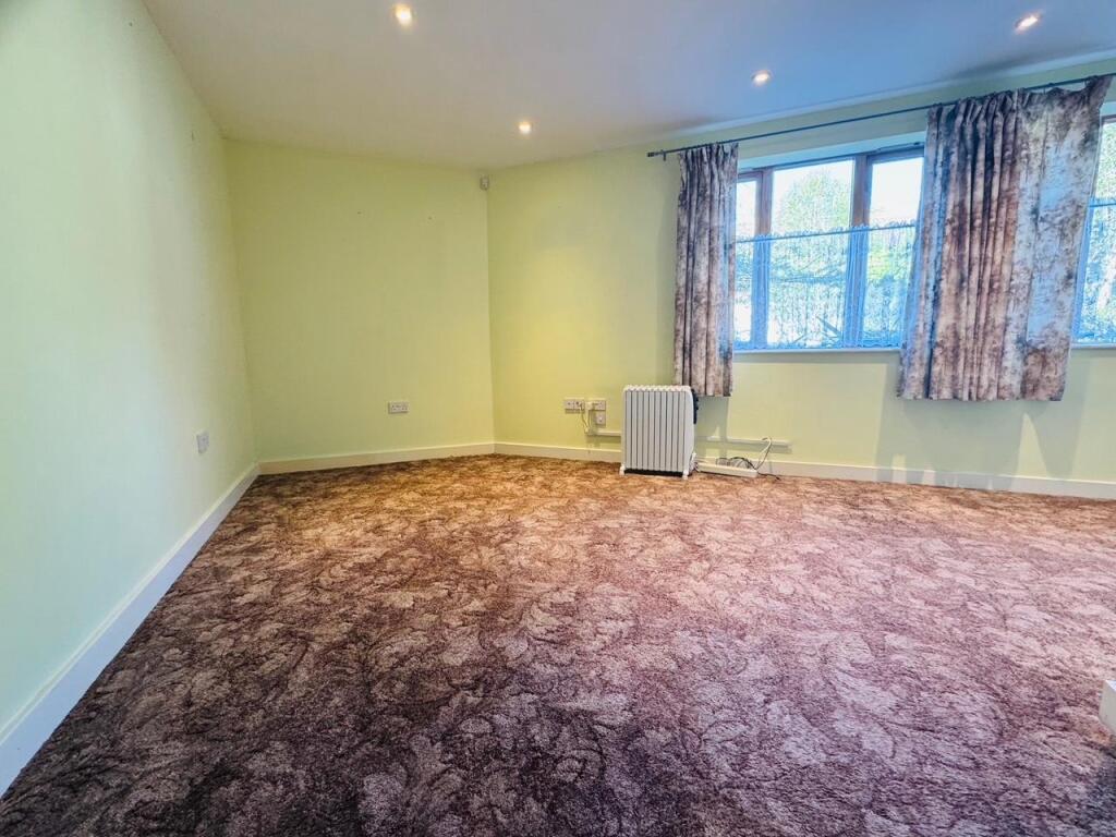 Apartment in Ipswich, Suffolk - View 5