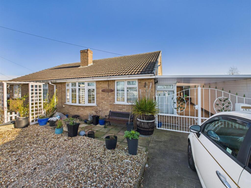 2-bed bungalow on Golf Road, Mablethorpe, £190,000