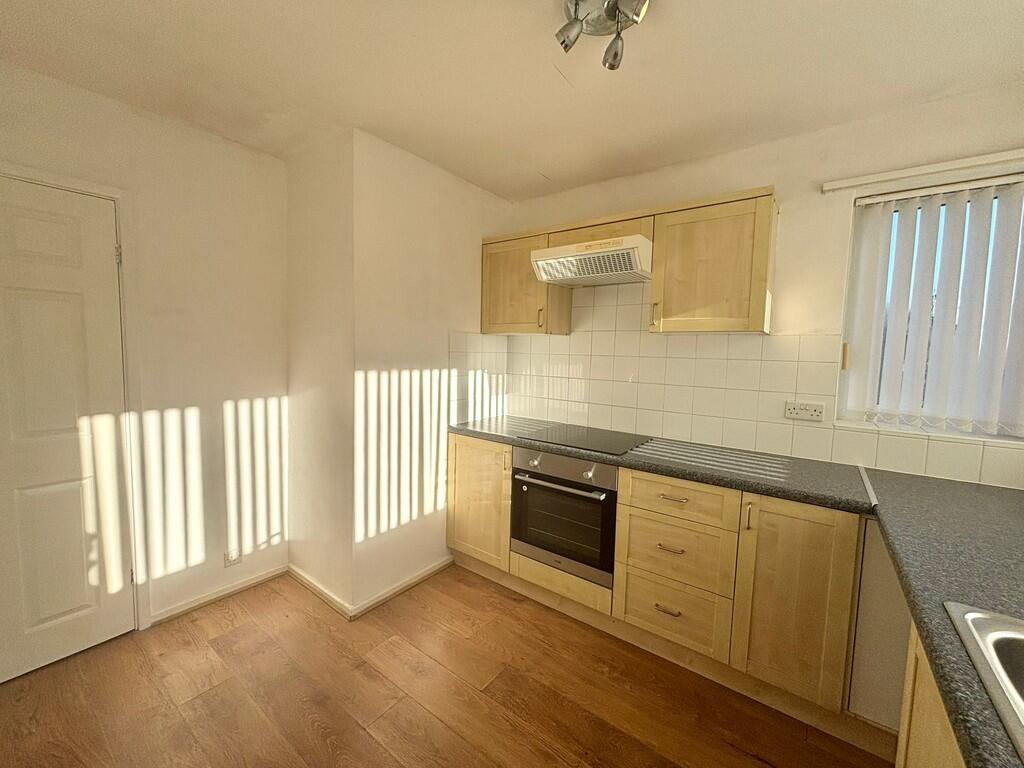 House in Bradford, Clayton - View 3