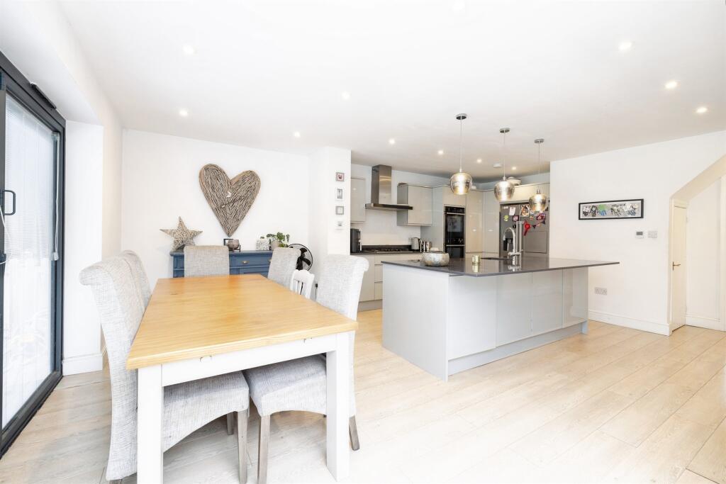 House in Three Rivers, Croxley Green - View 5