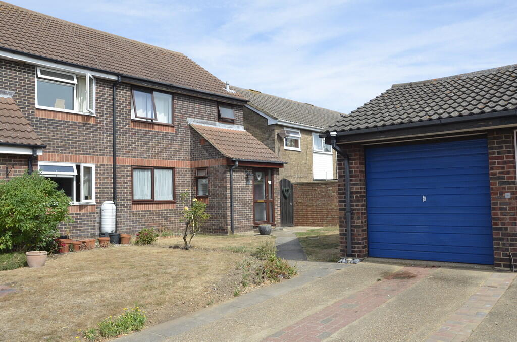 3-bed semi-detached on Rogers Close, Felixstowe, £289,950
