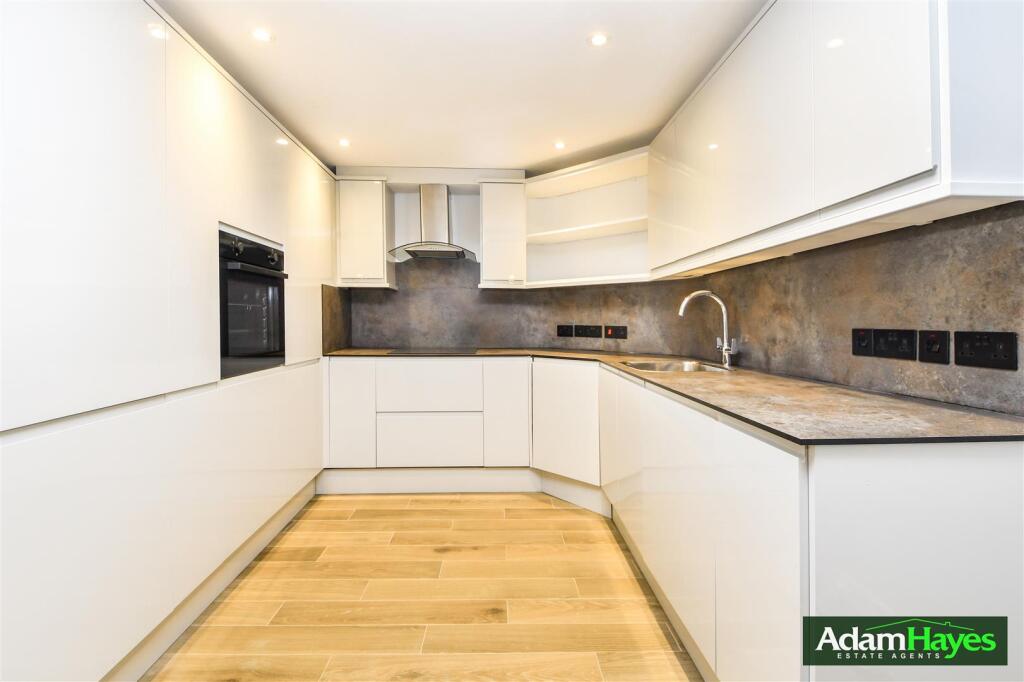 Woodside Park Road, North Finchley, N12 photo 4