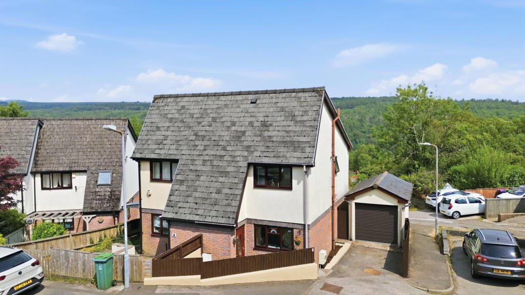 Main image of property: Pentwyn Heights, Abersychan, Pontypool, NP4 7TN