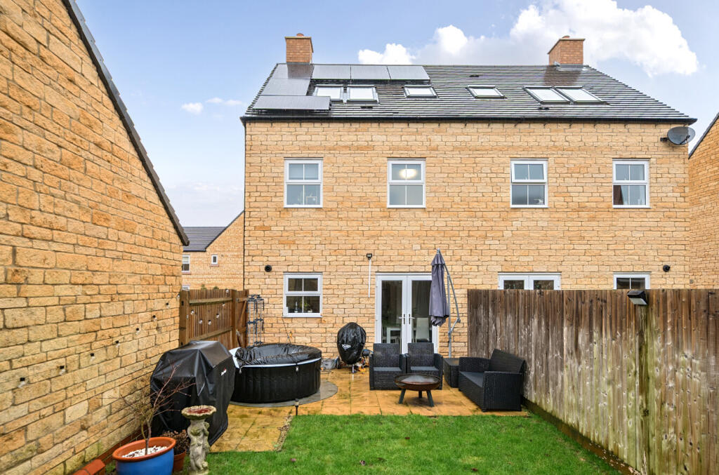 Heron Drive, Witney, Oxfordshire photo 2