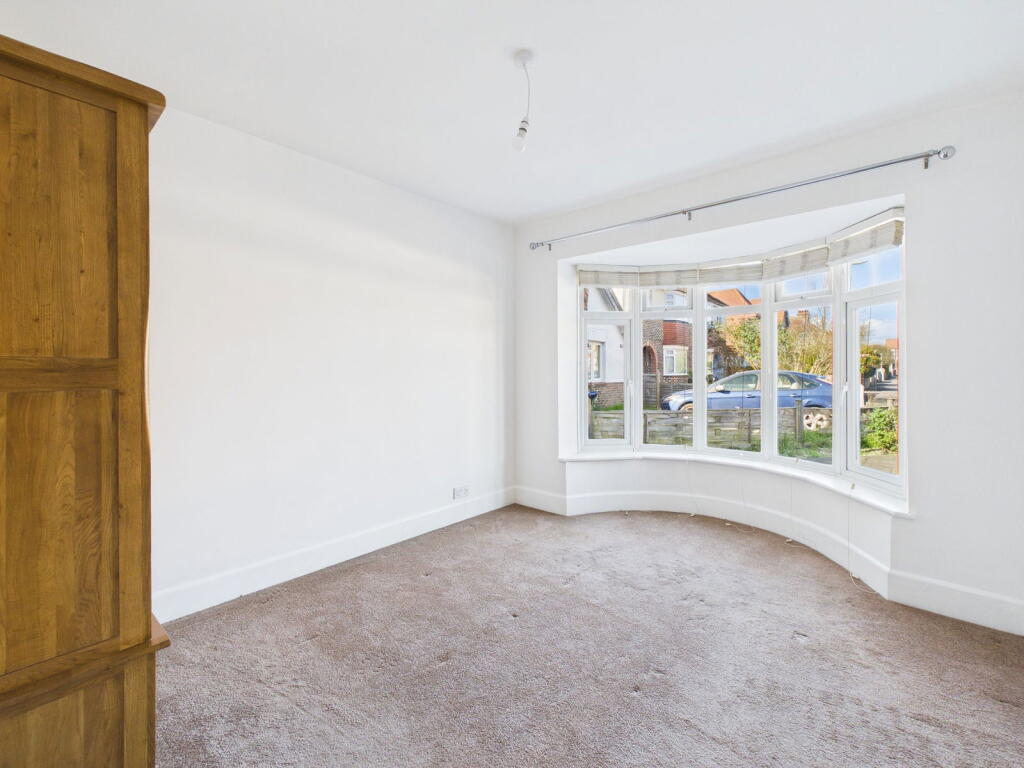 Livesay Crescent, Worthing, BN14 8AS photo 3