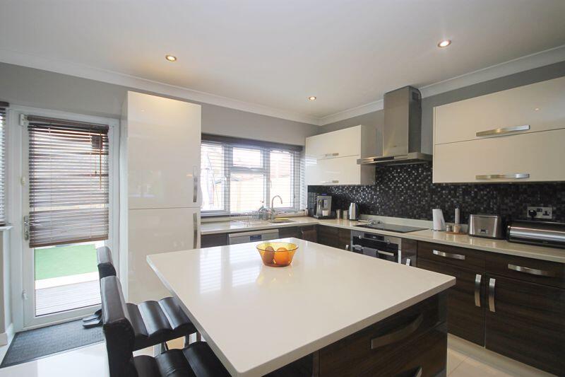 Hicks Avenue, Greenford photo 2