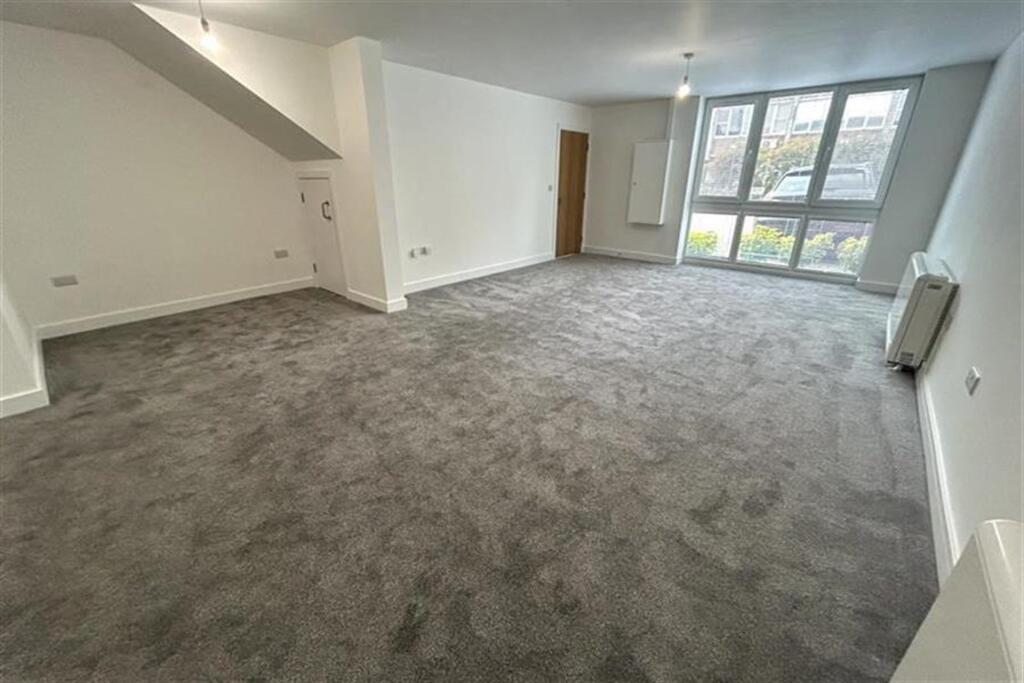 Apartment in Southampton - More