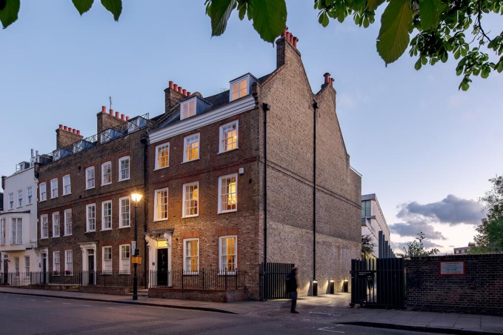 Main image of property: King William Walk Greenwich SE10
