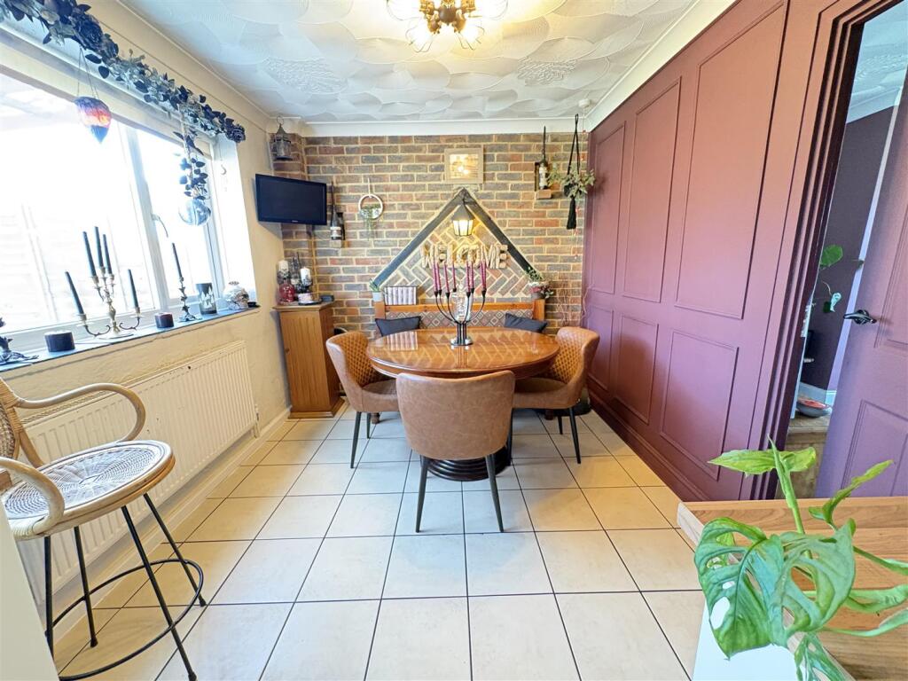 Corhampton Crescent, Havant photo 3