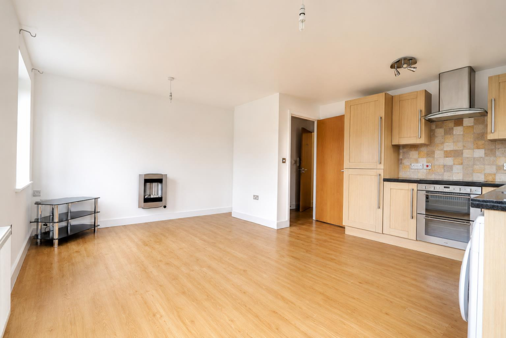 Apartment in Cheltenham, Hatherley, Rowanfield - View 4