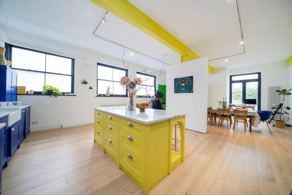 House in London - View 3