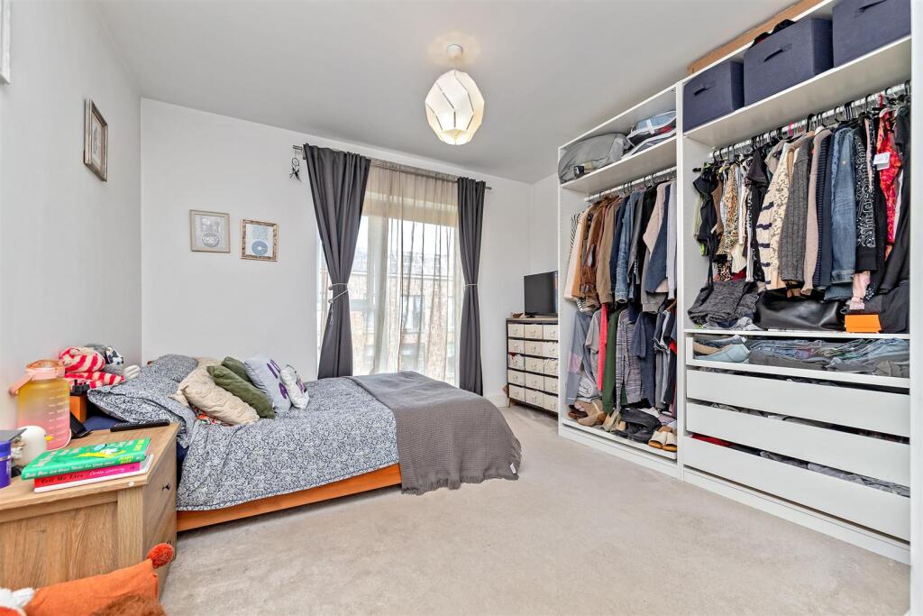 Apartment in St Albans - More
