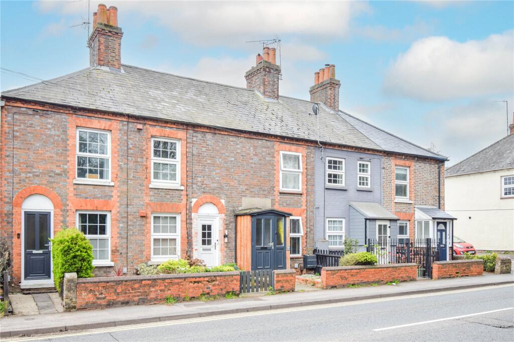 2-bed terraced on St Johns Road, Newbury, West Berkshire, RG14, £280,000