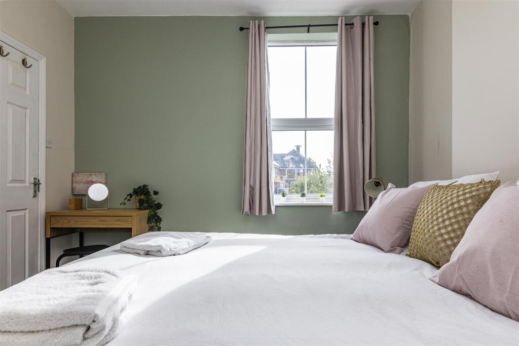 House in Rushcliffe, West Bridgford - More