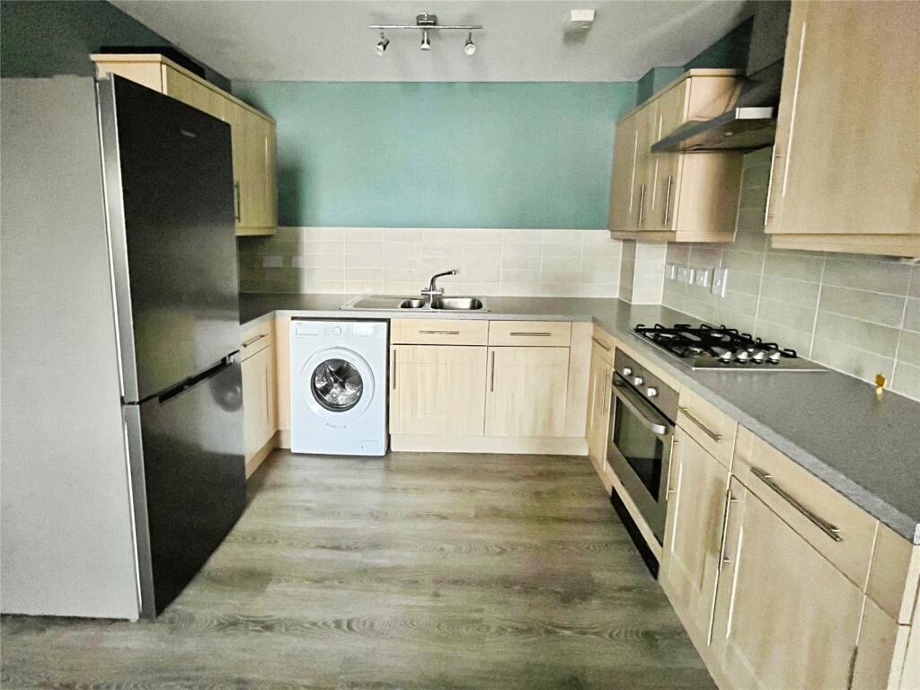 Apartment in Swindon, St. Andrews - View 5