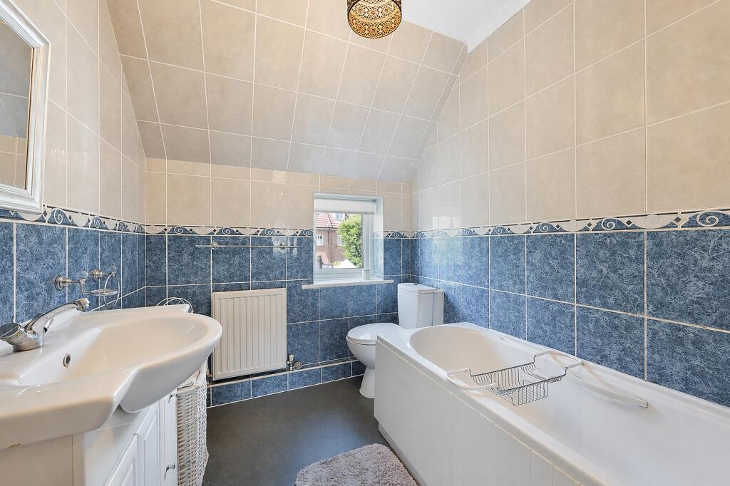 Stones Road, Epsom, KT17 photo 4