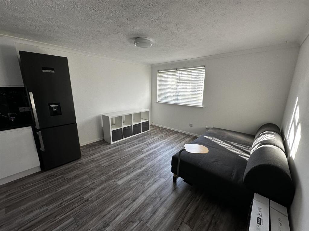 Apartment in Twickenham - View 3