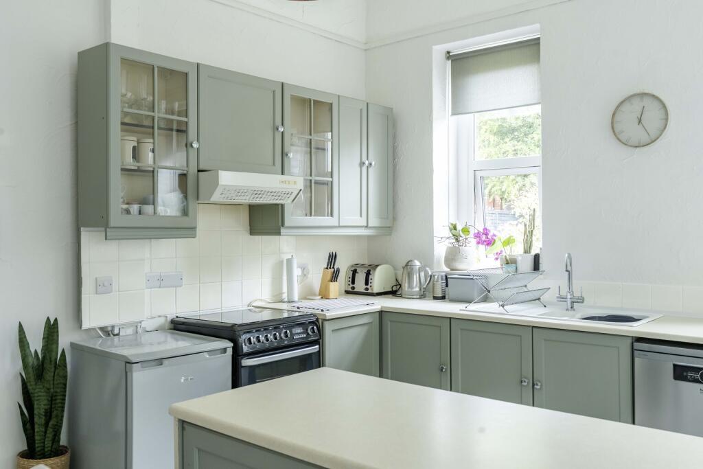Grove Park Road, Weston-super-Mare photo 3