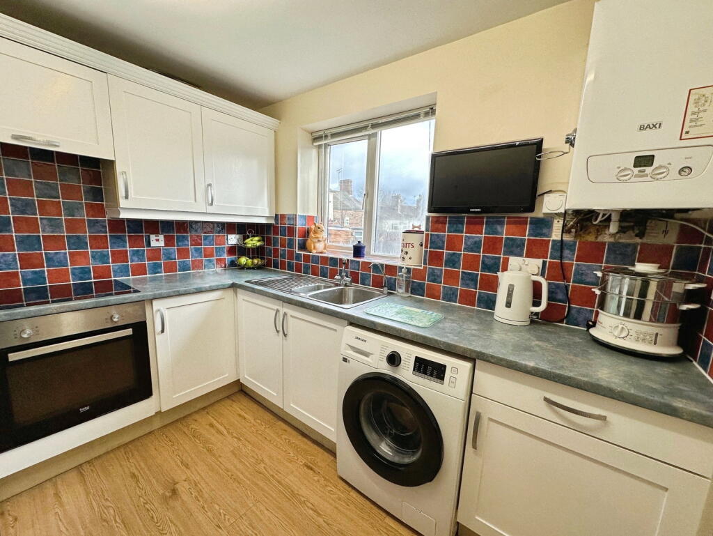 House in South Derbyshire, Derbyshire - View 2