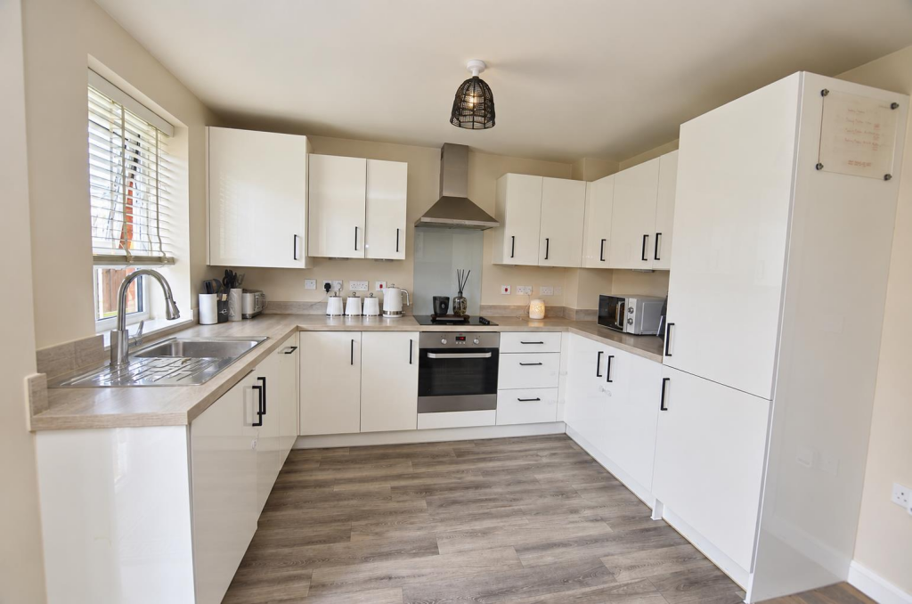 House in Northampton, Overstone - More