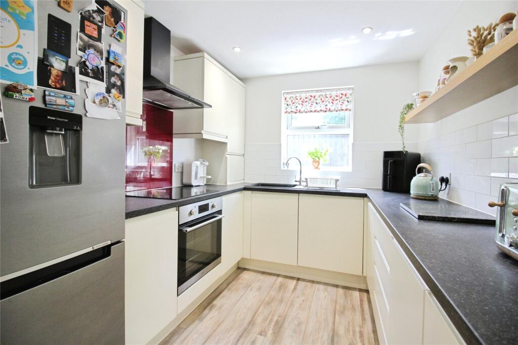 House in Reading, Lower Earley, Earley - View 4