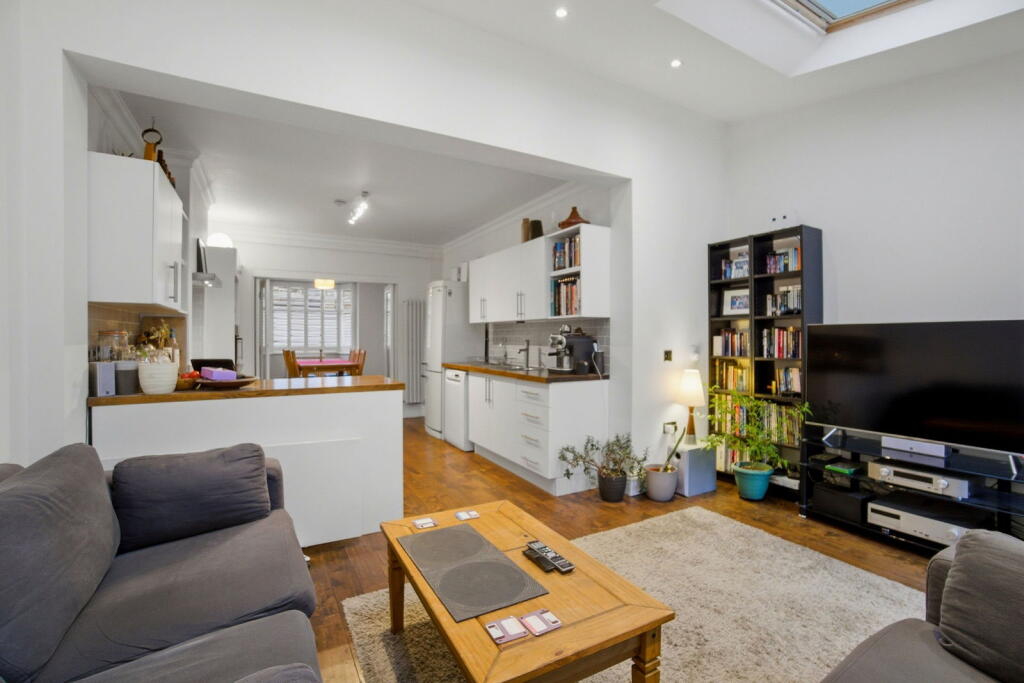 Broadwater Road, Tooting SW17 photo 4