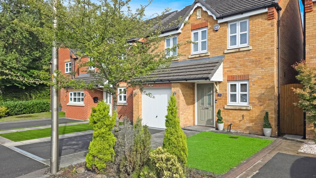 3-bed detached on Thorncroft Avenue, Astley M29 7TG, £325,000