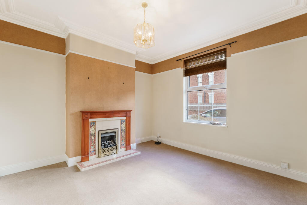 House in Wakefield, Round Hill, Cutsyke - View 2