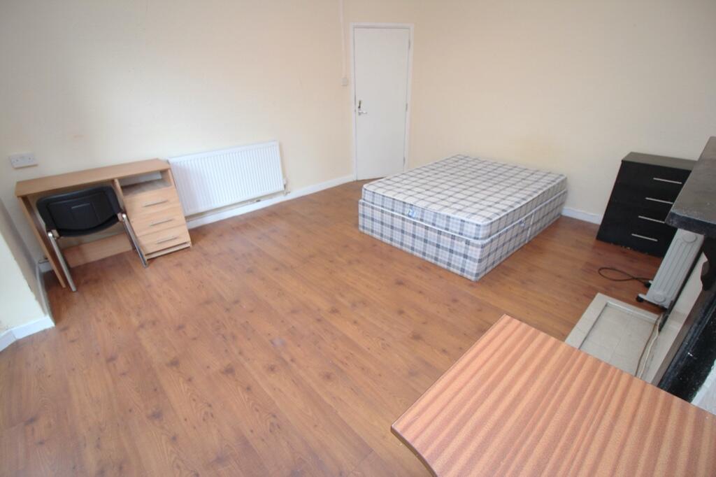 8 bedroom terraced house for rent
