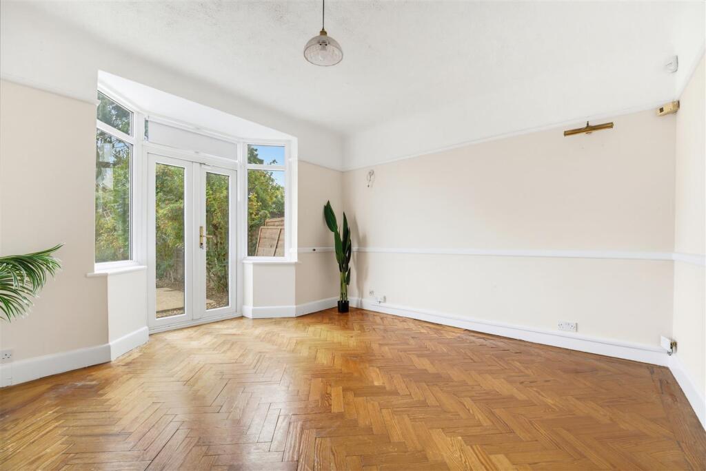 House in Twickenham - More
